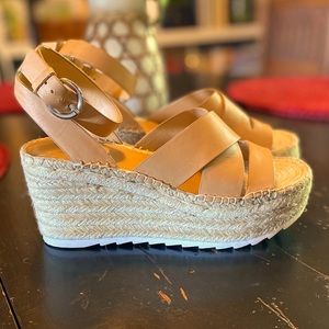 ✨ Tan wedge sandals